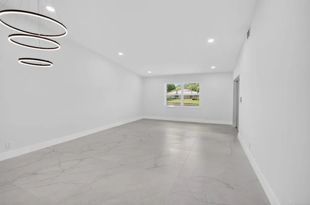 8282 Springlake Drive Boca Raton FL 33496