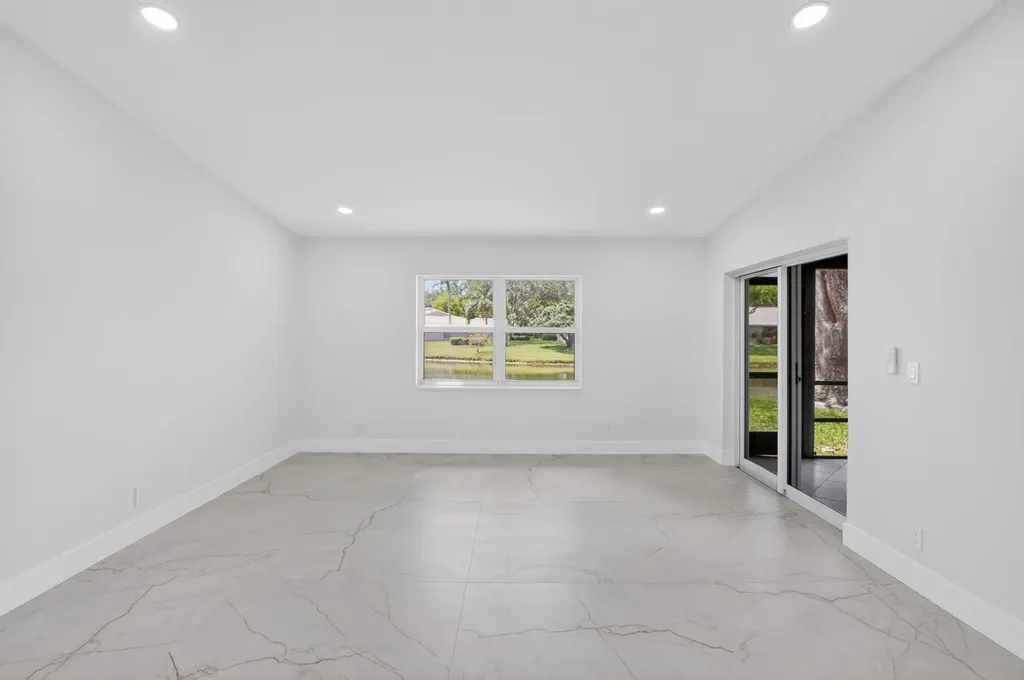 8282 Springlake Drive Boca Raton FL 33496