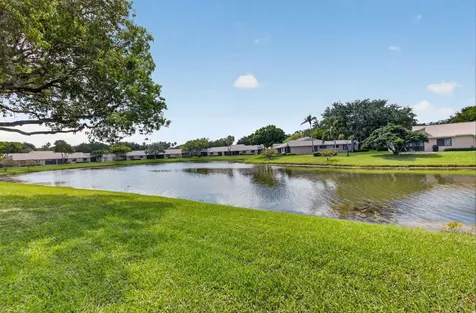 8282 Springlake Drive Boca Raton FL 33496