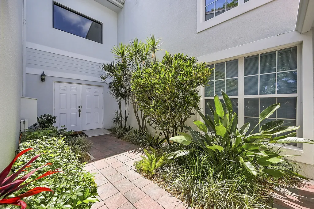 6245 Old Court Road Boca Raton FL 33433