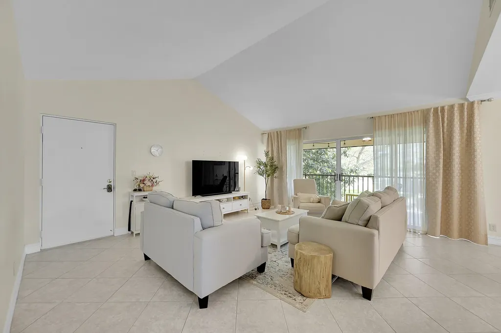 6245 Old Court Road Boca Raton FL 33433
