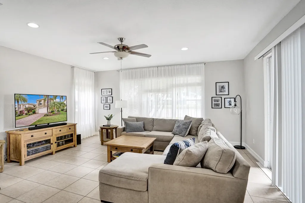8876 Sandy Crest Lane Boynton Beach FL 33473