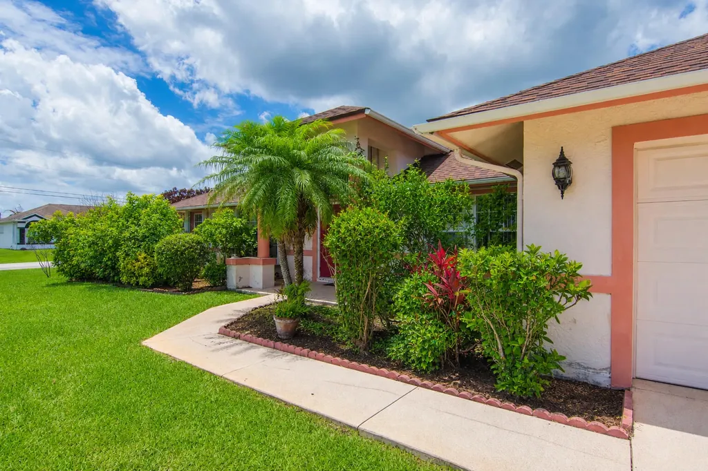 5829 NW Gerald Circle Port St Lucie FL 34986