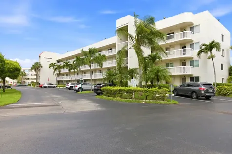 3146 Via Poinciana Greenacres FL 33467