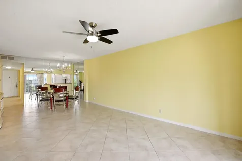 3146 Via Poinciana Greenacres FL 33467