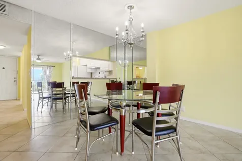 3146 Via Poinciana Greenacres FL 33467