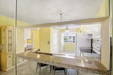 3146 Via Poinciana Greenacres FL 33467