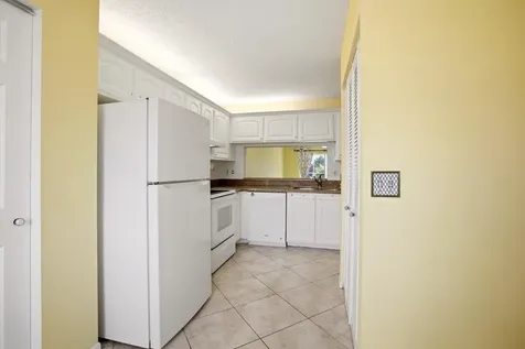 3146 Via Poinciana Greenacres FL 33467