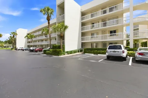 3146 Via Poinciana Greenacres FL 33467