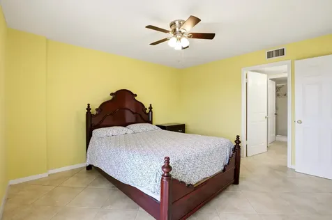 3146 Via Poinciana Greenacres FL 33467
