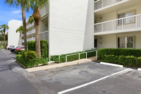 3146 Via Poinciana Greenacres FL 33467