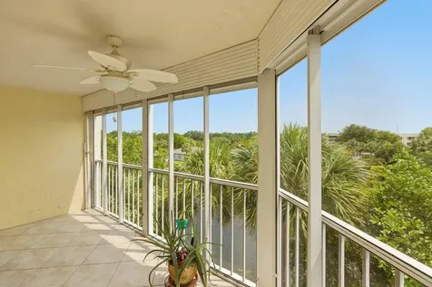 3146 Via Poinciana Greenacres FL 33467