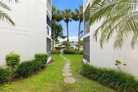 3146 Via Poinciana Greenacres FL 33467