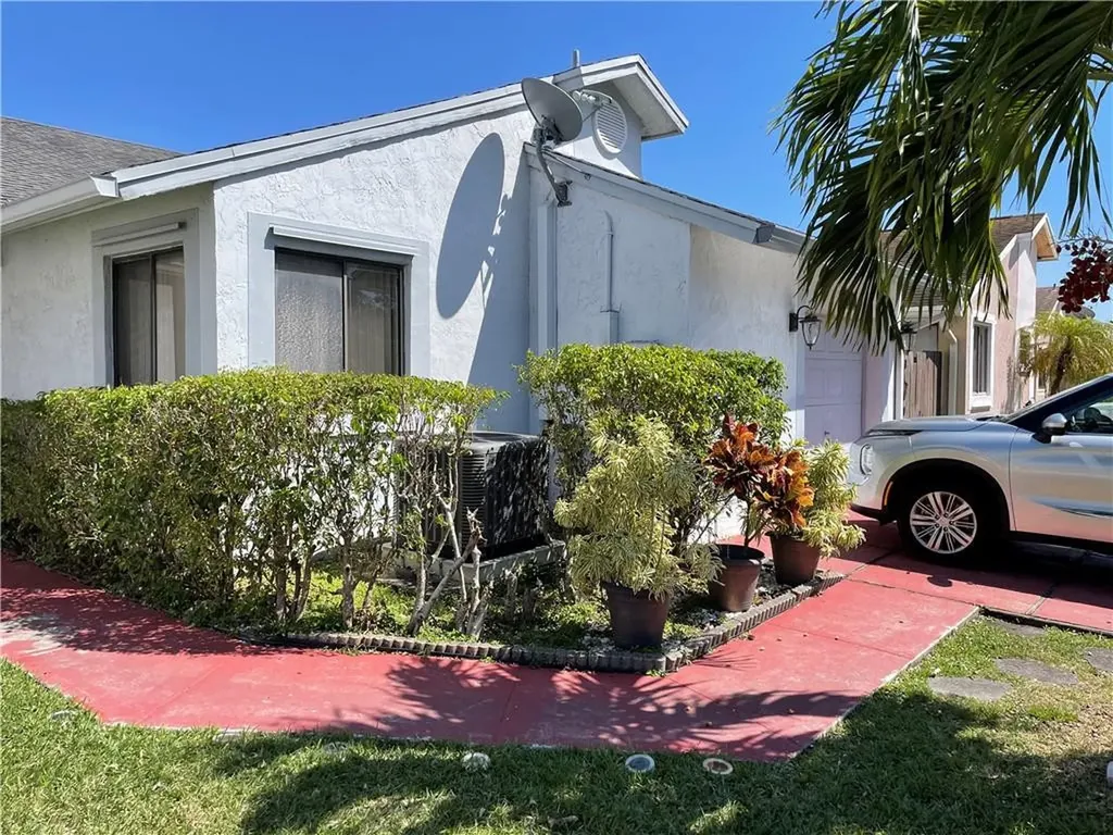 1231 SW 112th Avenue Pembroke Pines FL 33025
