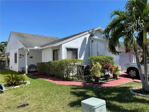 1231 SW 112th Avenue Pembroke Pines FL 33025