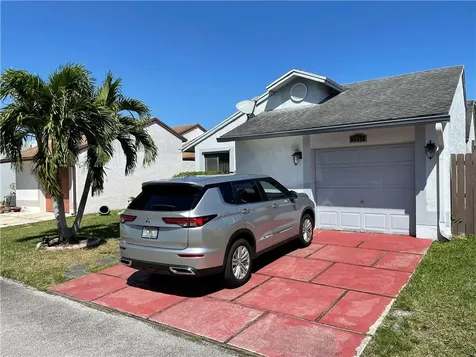 1231 SW 112th Avenue Pembroke Pines FL 33025