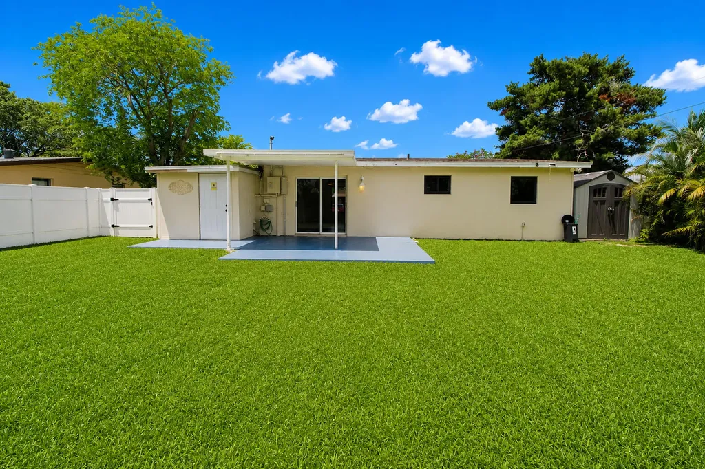 5700 SW 37 Court Davie FL 33314