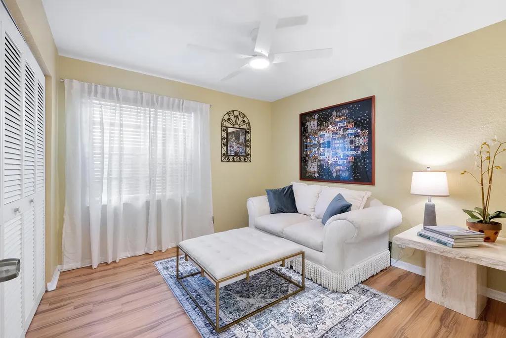 2016 Island Circle Weston FL 33326