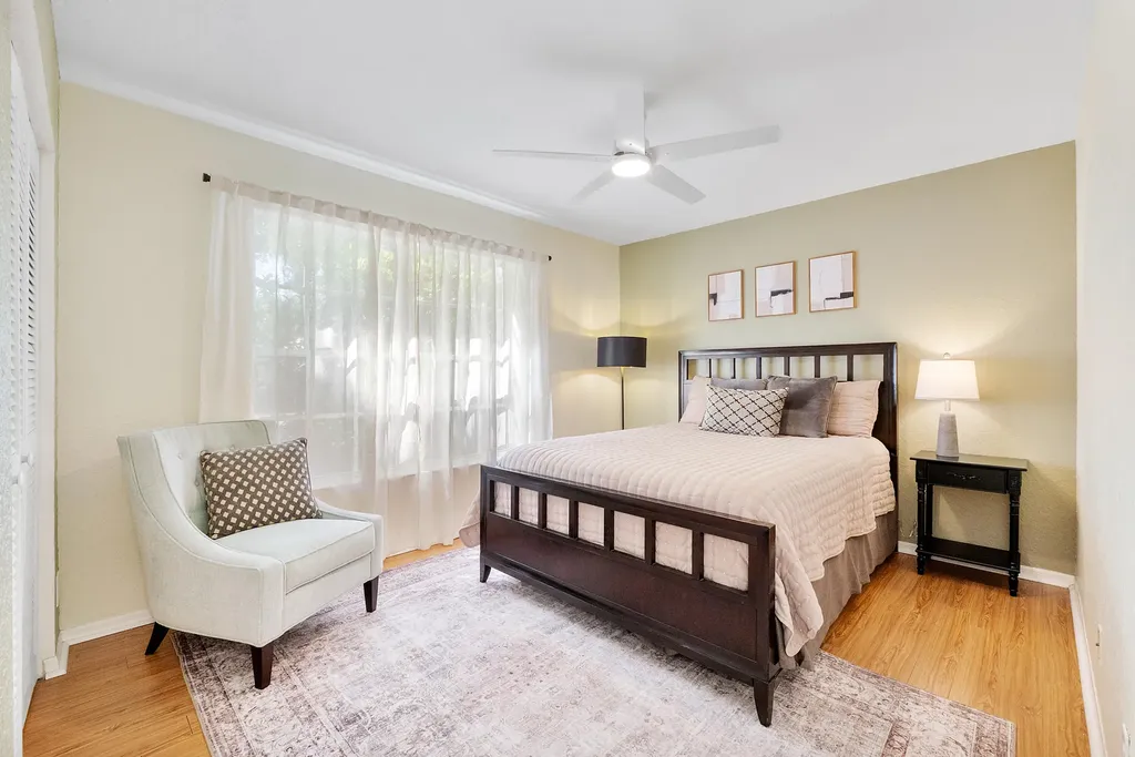2016 Island Circle Weston FL 33326