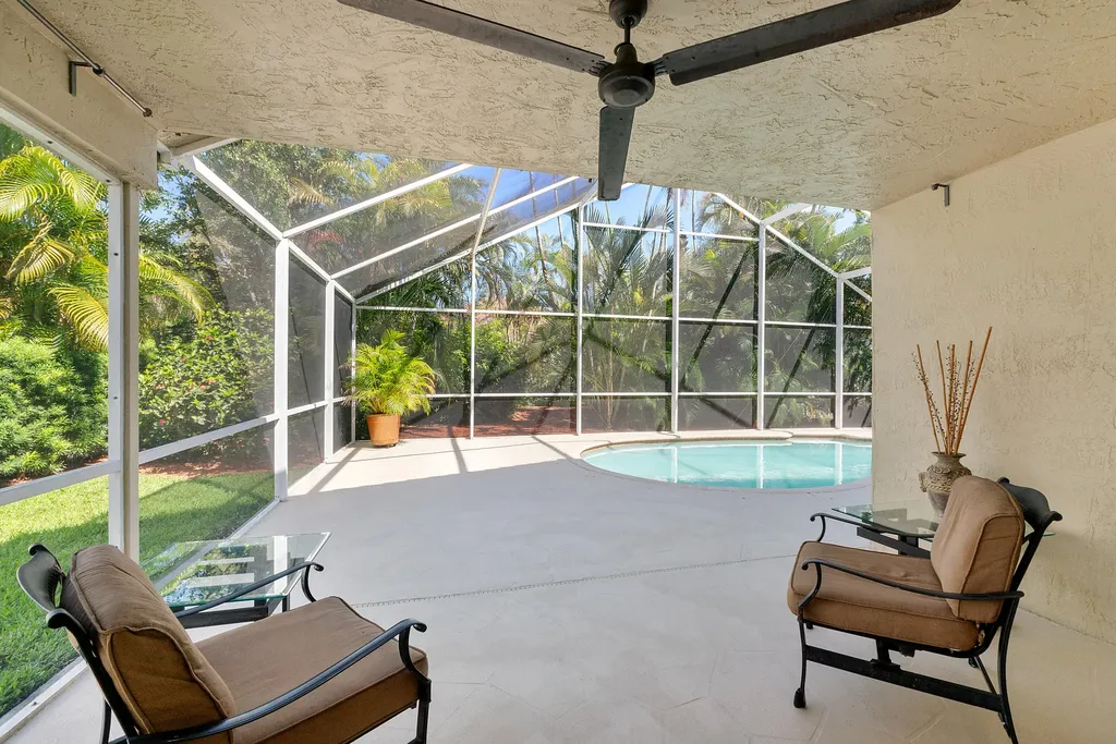 2016 Island Circle Weston FL 33326