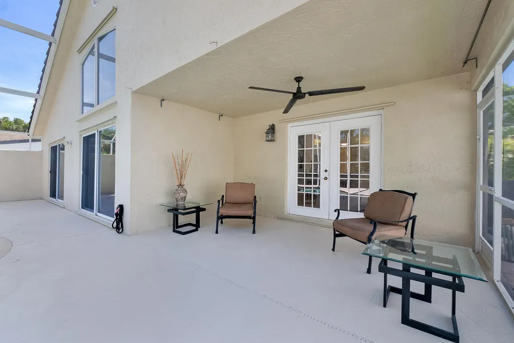 2016 Island Circle Weston FL 33326