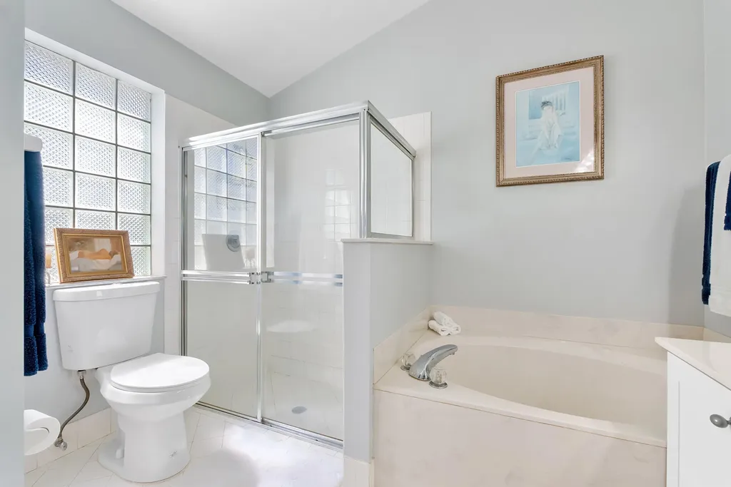 2016 Island Circle Weston FL 33326