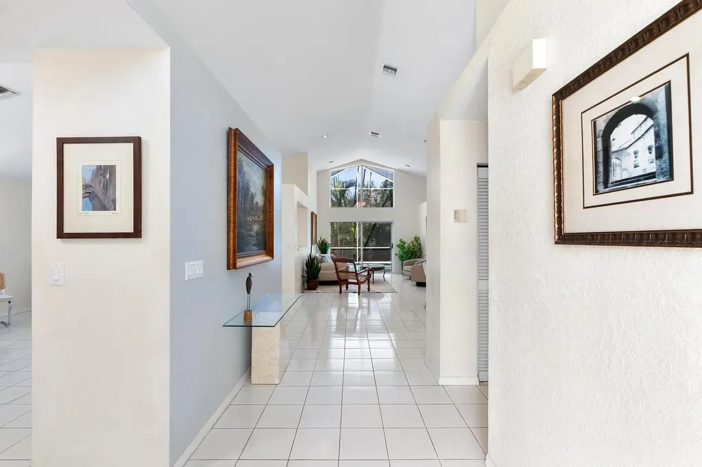 2016 Island Circle Weston FL 33326