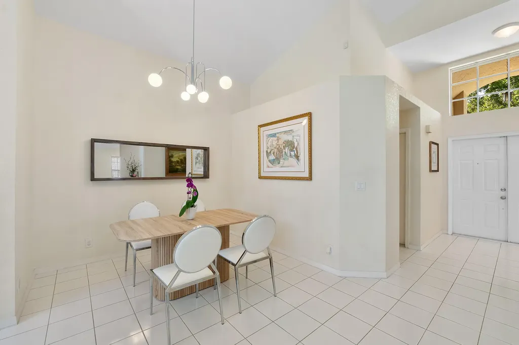 2016 Island Circle Weston FL 33326