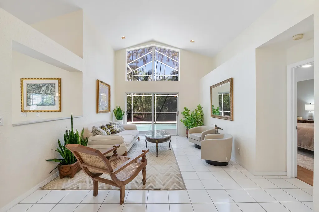 2016 Island Circle Weston FL 33326