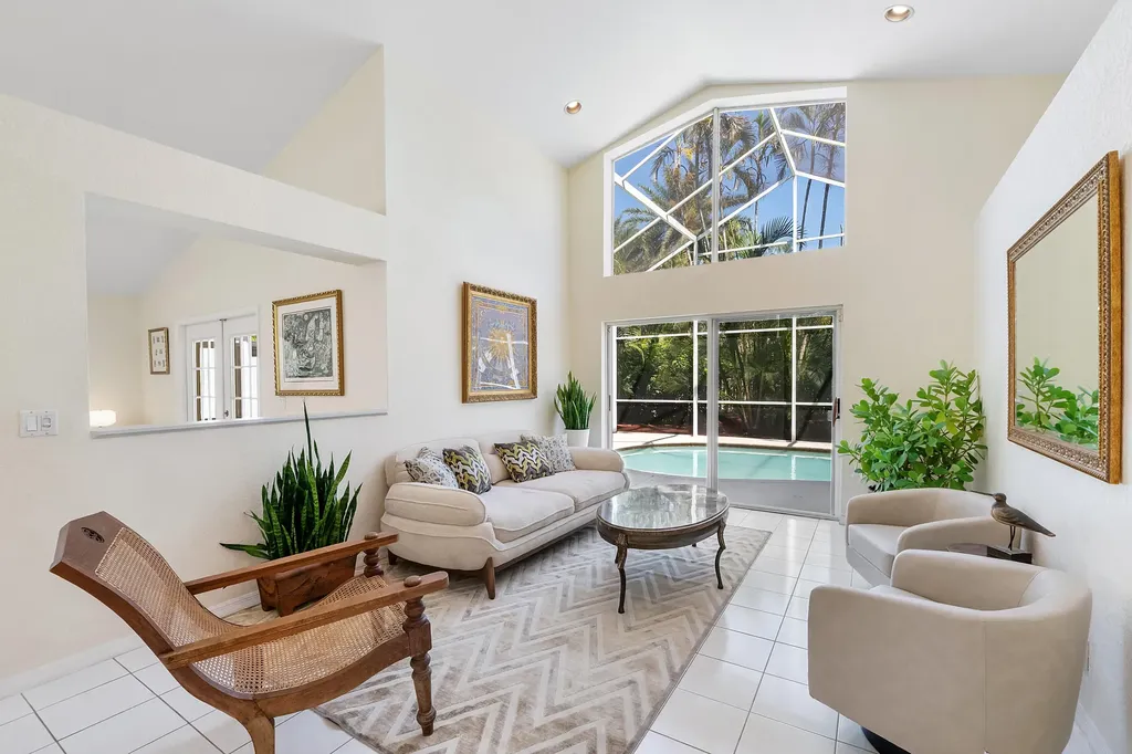 2016 Island Circle Weston FL 33326