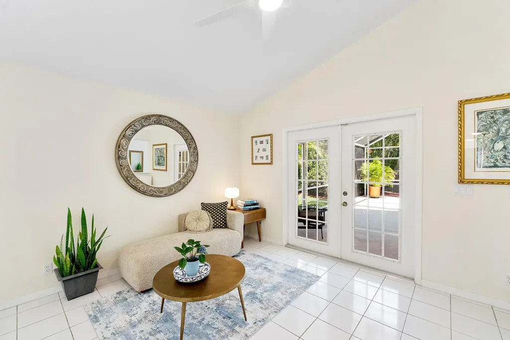 2016 Island Circle Weston FL 33326