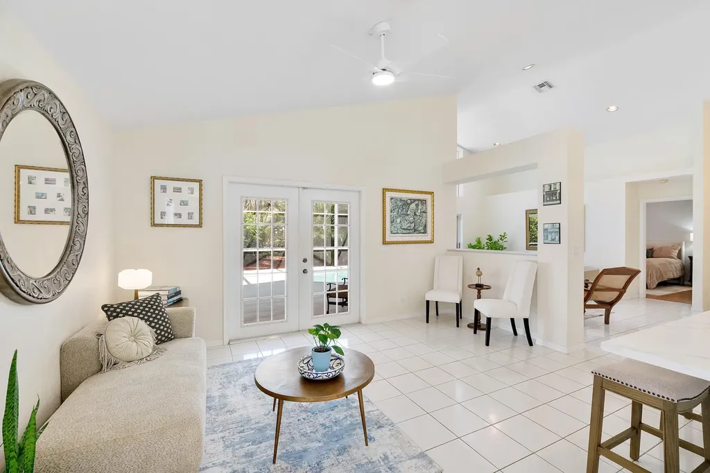 2016 Island Circle Weston FL 33326