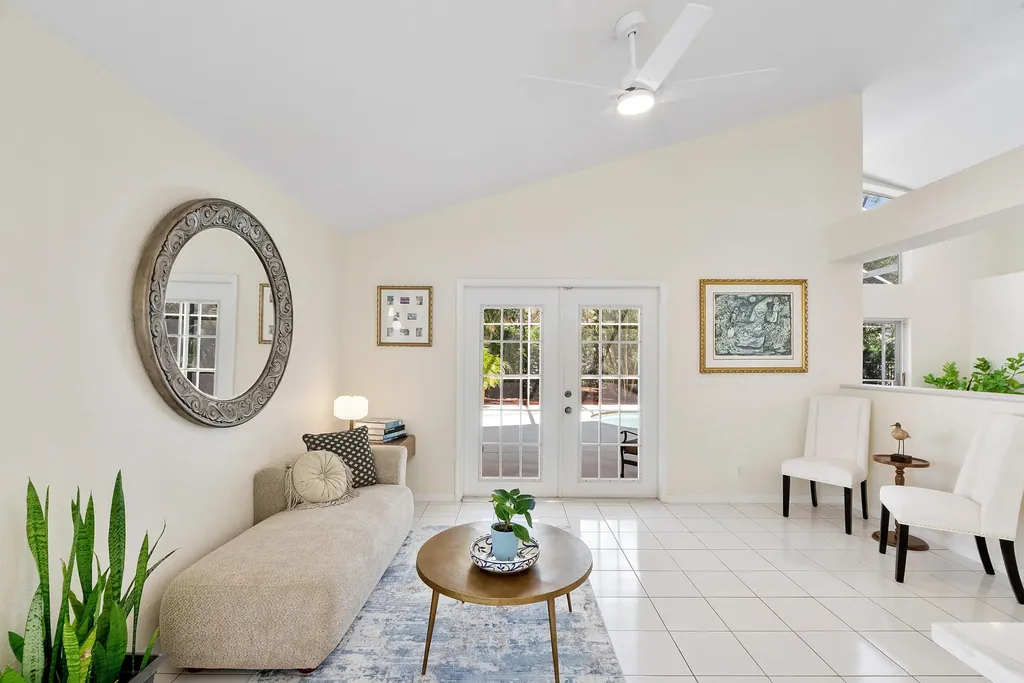 2016 Island Circle Weston FL 33326