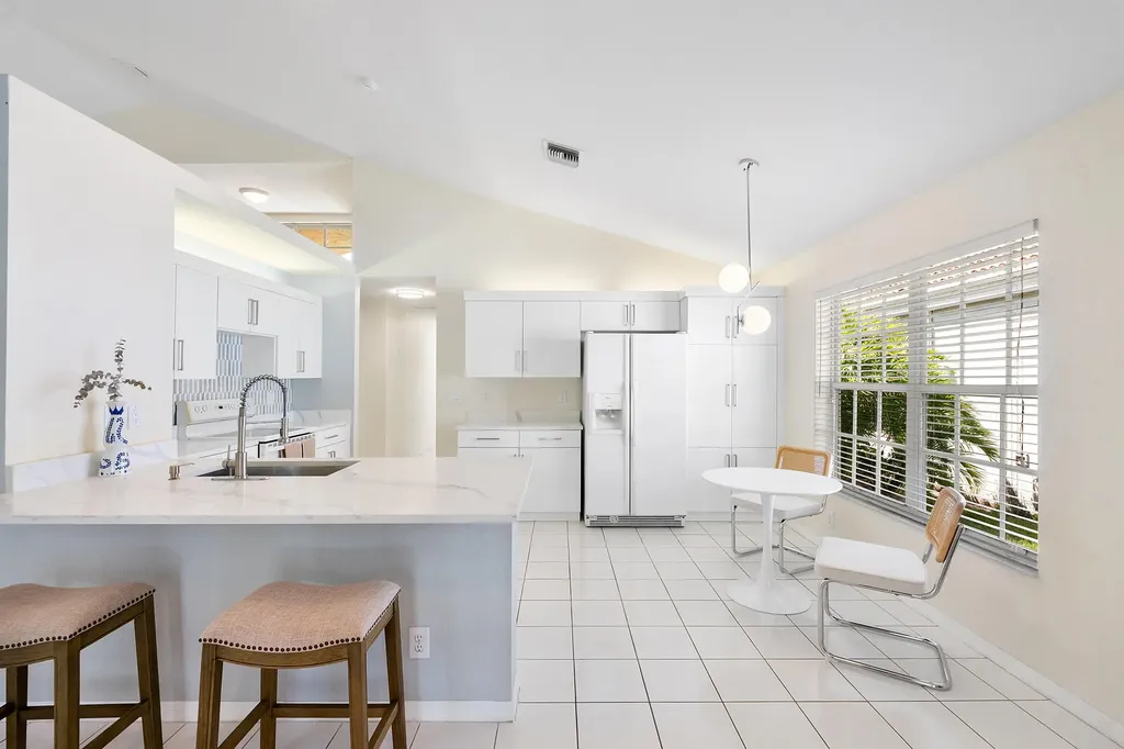 2016 Island Circle Weston FL 33326
