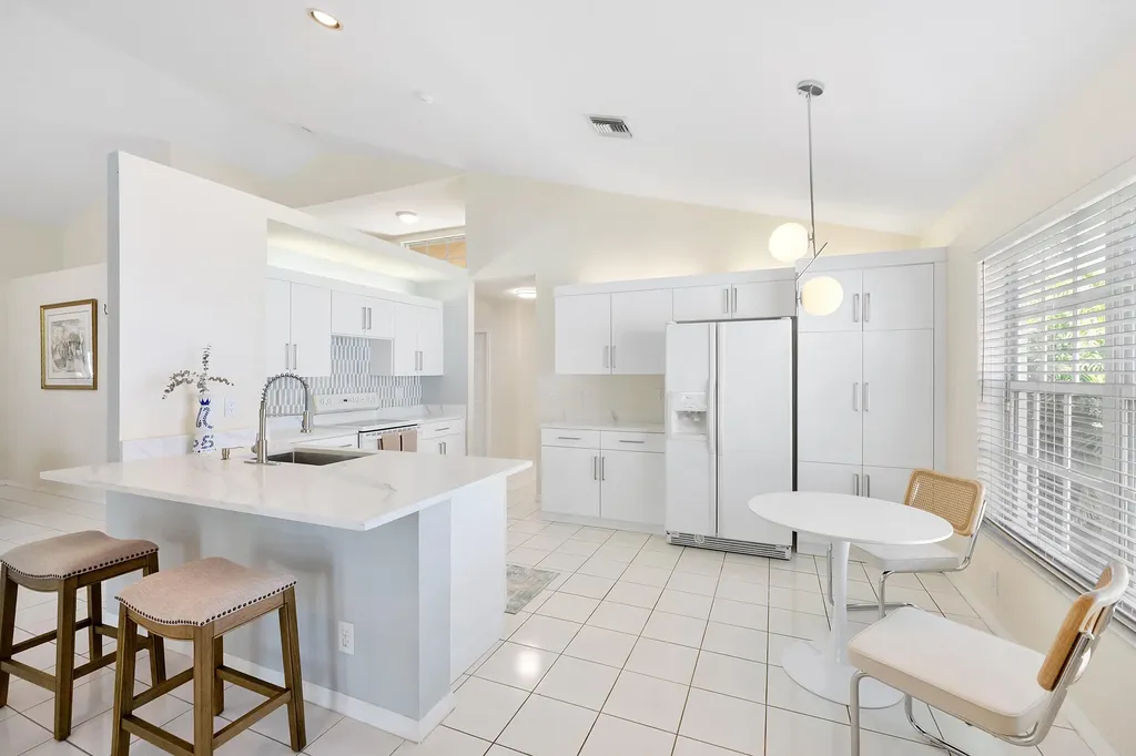 2016 Island Circle Weston FL 33326