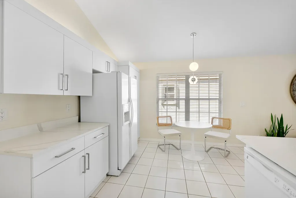 2016 Island Circle Weston FL 33326