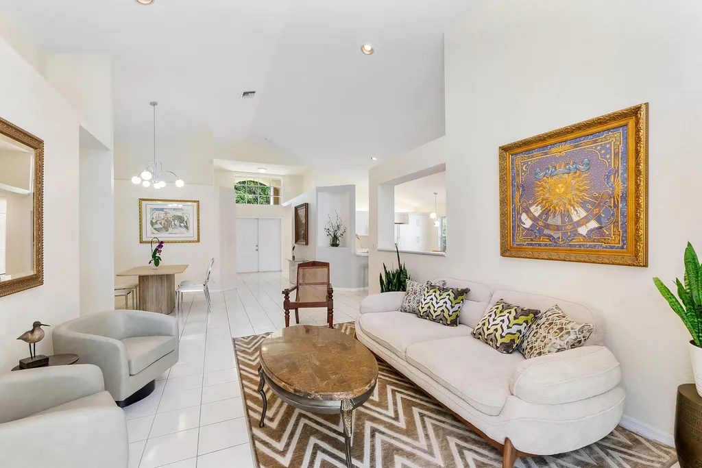2016 Island Circle Weston FL 33326
