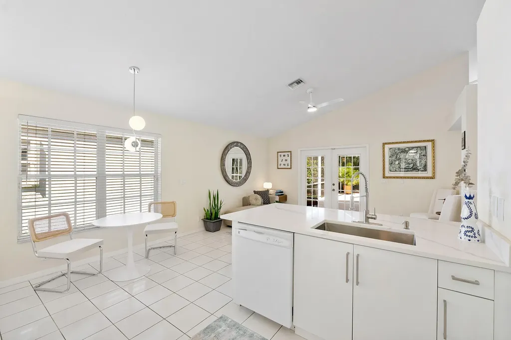 2016 Island Circle Weston FL 33326