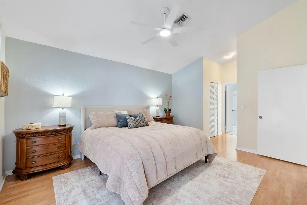 2016 Island Circle Weston FL 33326