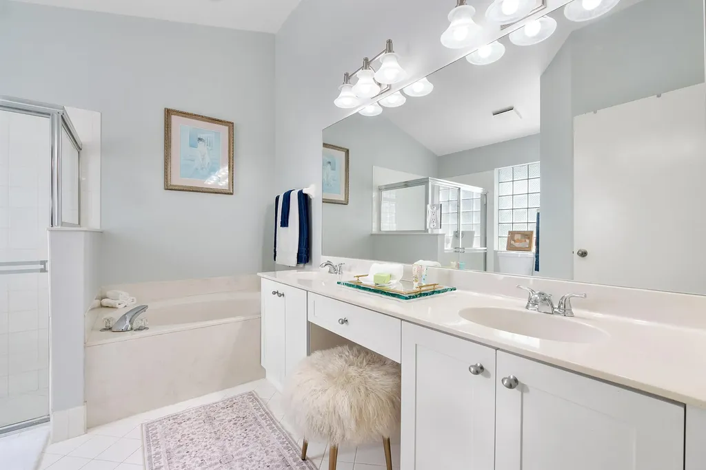 2016 Island Circle Weston FL 33326