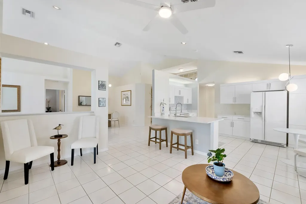 2016 Island Circle Weston FL 33326