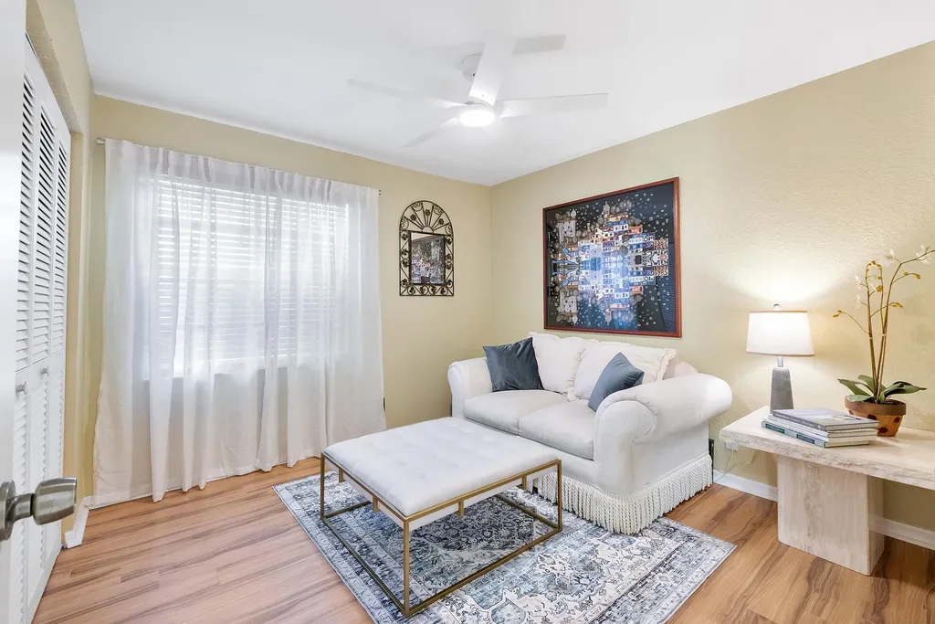 2016 Island Circle Weston FL 33326