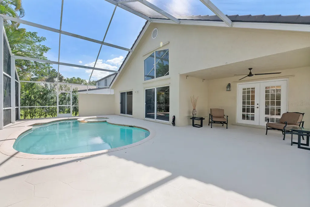 2016 Island Circle Weston FL 33326