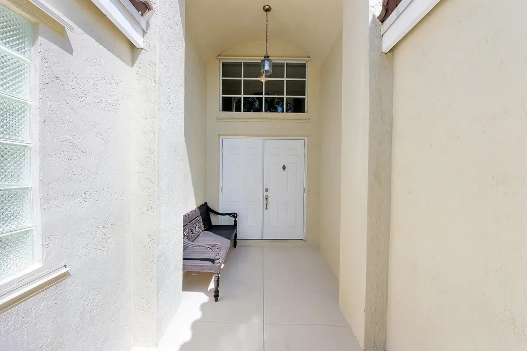 2016 Island Circle Weston FL 33326