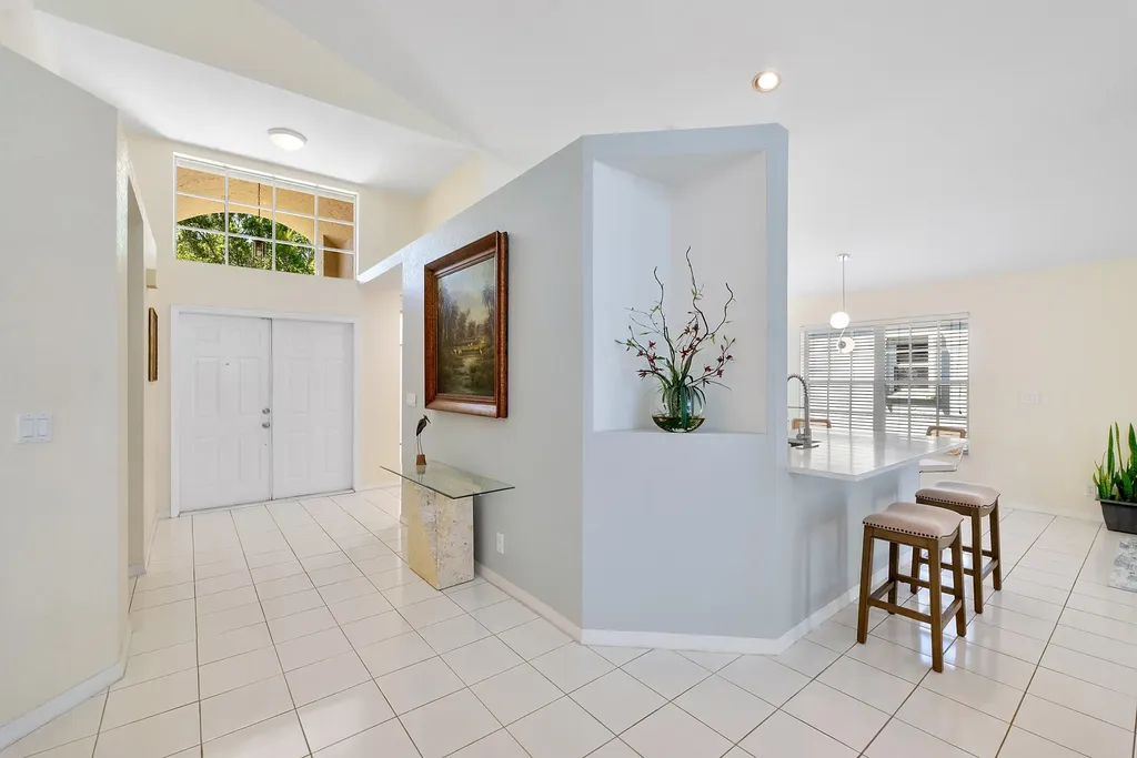 2016 Island Circle Weston FL 33326
