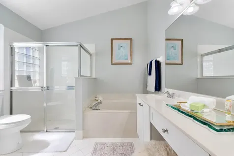 2016 Island Circle Weston FL 33326