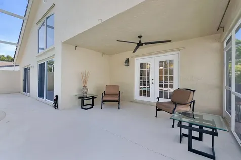 2016 Island Circle Weston FL 33326