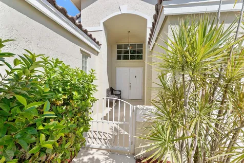 2016 Island Circle Weston FL 33326