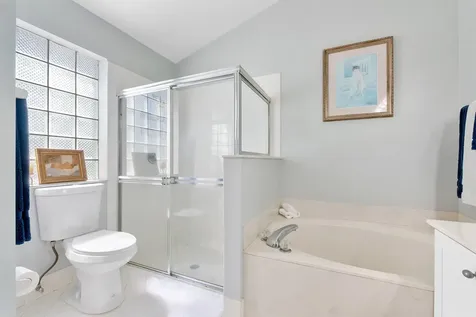 2016 Island Circle Weston FL 33326