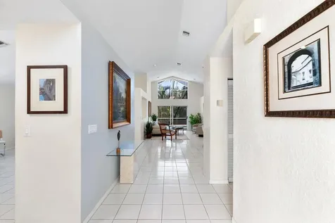 2016 Island Circle Weston FL 33326